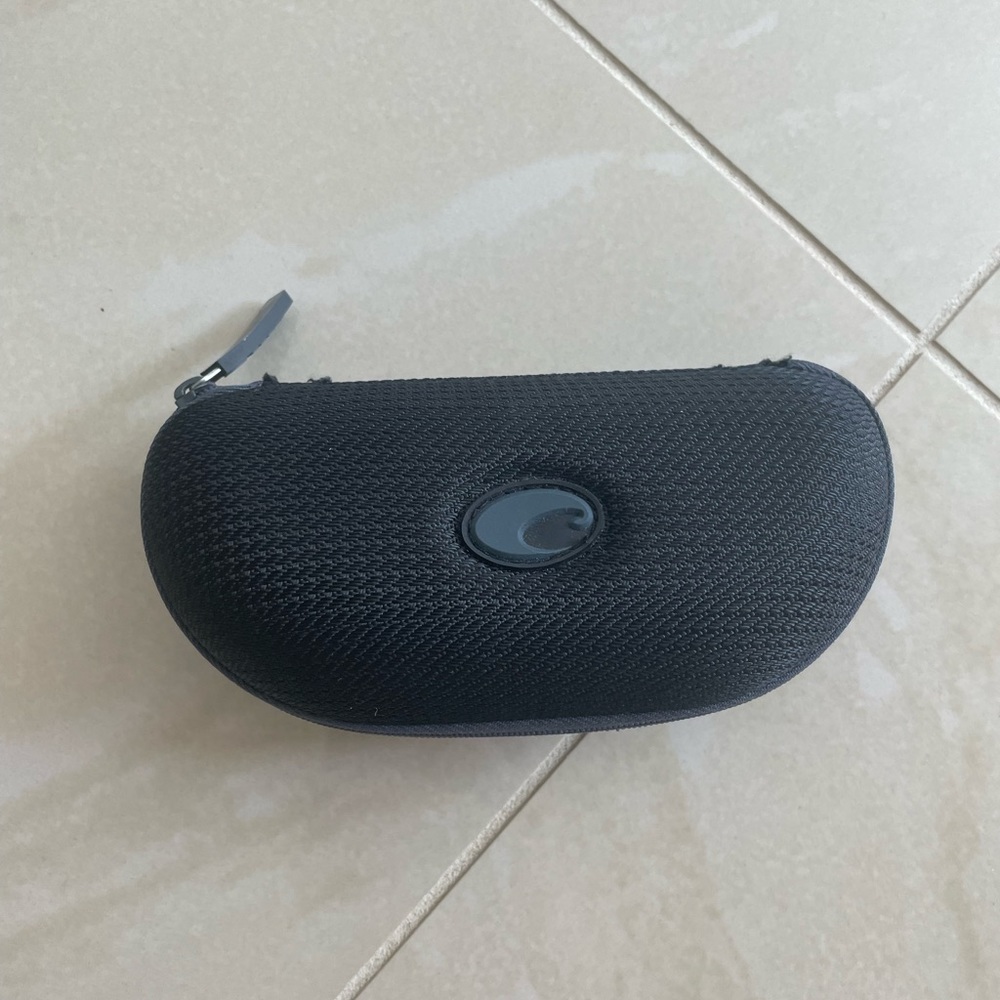 Black Costa men’s hard, zippered sunglasses case